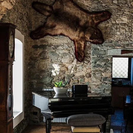 Del Lupo: Crown Of The Valtellina Villa Tresenda
