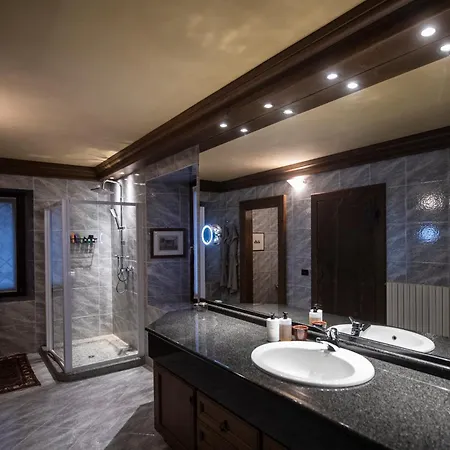 Del Lupo: Crown Of The Valtellina Villa