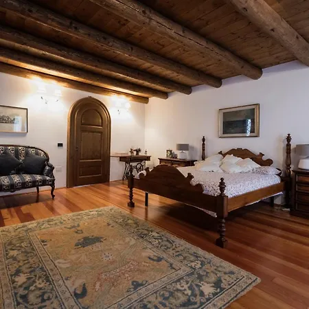 Del Lupo: Crown Of The Valtellina Villa Tresenda